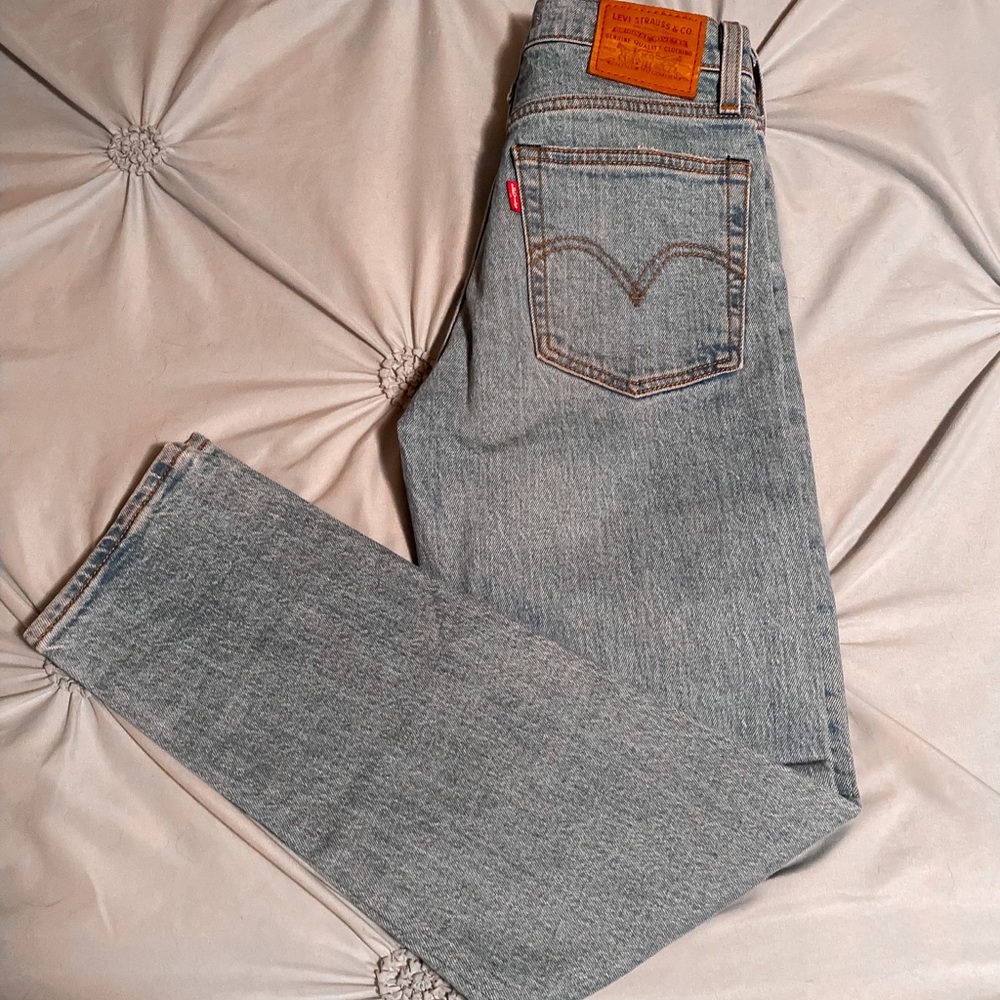 Wedgie Fit Levi Jeans